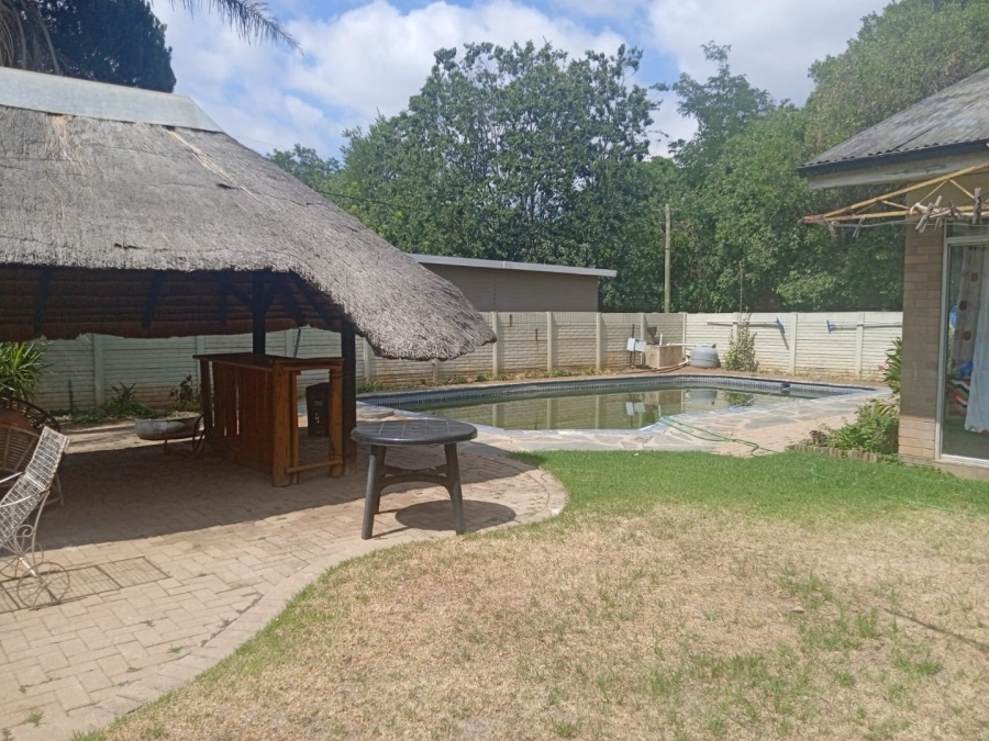 4 Bedroom Property for Sale in Leeudoringstad North West